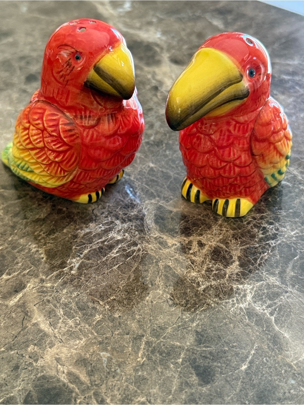 Vintage Adorable Pier One Imports Parrot Salt and Pepper Shakers